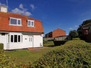 Entire 3 bedroom house 5 minutes from the beach